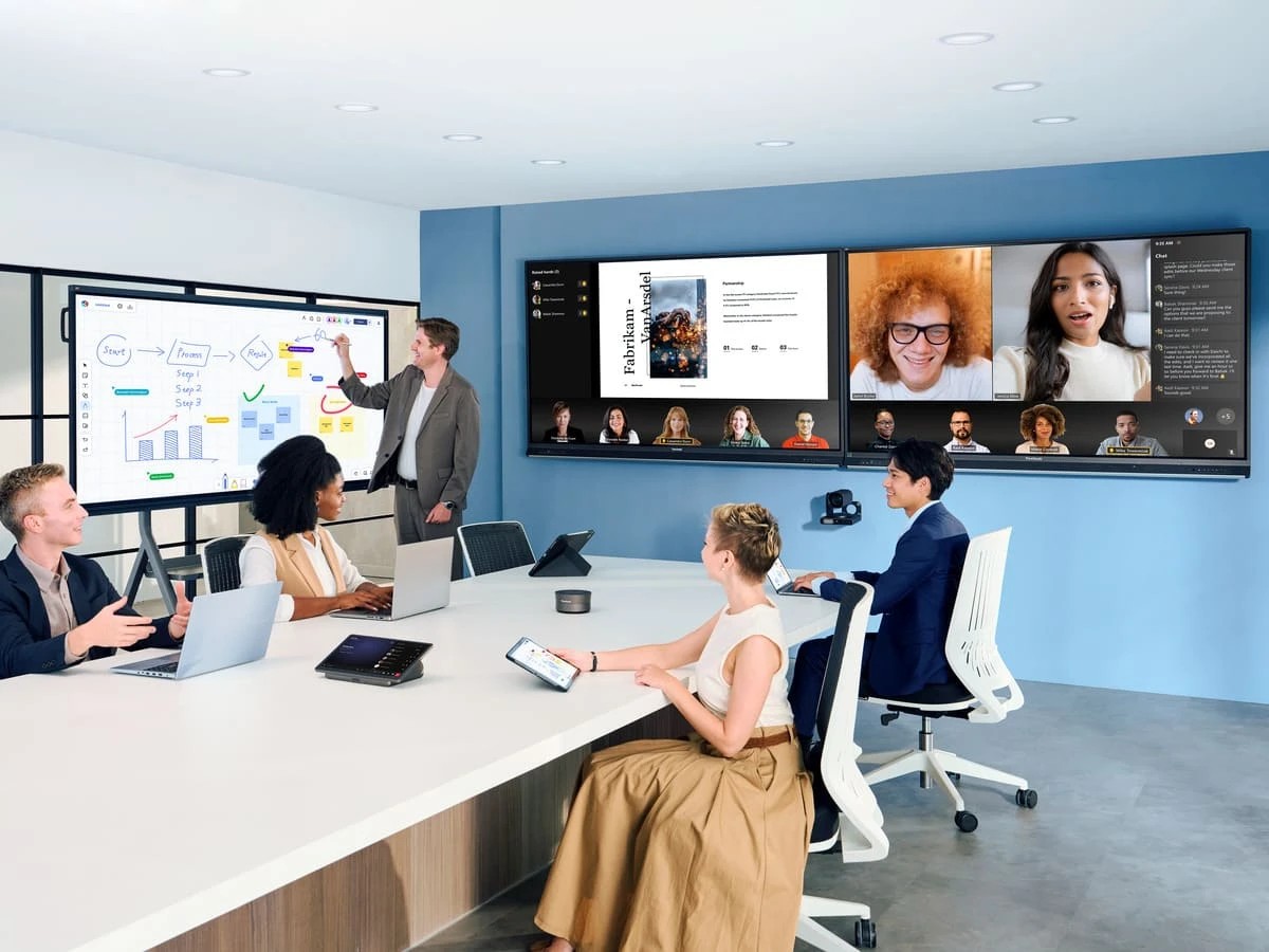A team using ViewSonic displays for a hybrid meeting and shared presentation